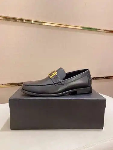 Zapatos de hombre Versace Código: 0524C20 Talla: 38-44 (45 se puede personalizar)