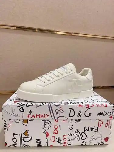 Zapatos Dolce & Gabbana para hombre y mujer Código: 0524D40 Talla: 36-46 (las tallas de mujer so