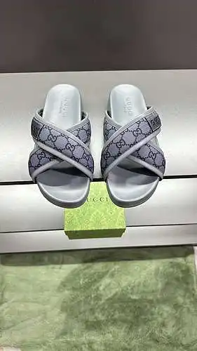 Código de los zapatos de los hombres y de las mujeres de GUCCI: Tamaño 0521B00: Tamaño de las mujere