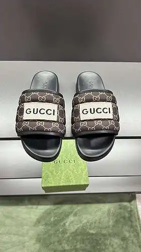 Código de los zapatos de los hombres y de las mujeres de GUCCI: Tamaño 0521B00: Tamaño de las mujere