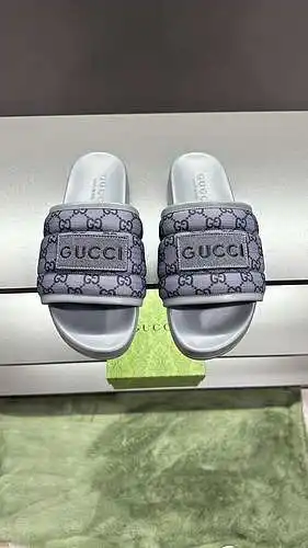 Código de los zapatos de los hombres y de las mujeres de GUCCI: Tamaño 0521B00: Tamaño de las mujere