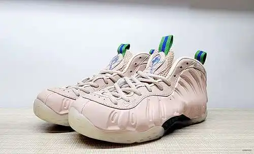 Nike Air Foamposite One Particle Spray de té con leche beige
