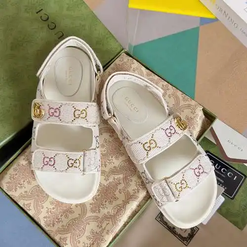 Zapatos GUCCI para hombre y mujer Código: 0526C30 Talla: Mujer 35-42# Hombre 39-46#