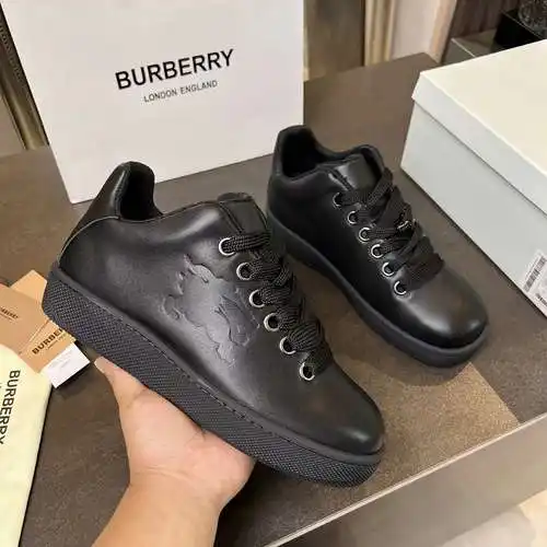 Zapatos Burberry para hombre y mujer Código: 0521C60 Talla: mujer 35-40, hombre 39-44 (mujer 41 42 h