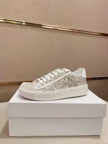 Zapatos Versace para hombre y mujer Código: 0525C30 Talla: 36-45