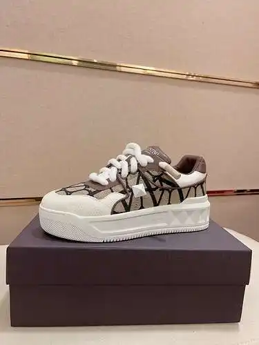 Zapatos de hombre Valentino Código: 0525B80 Talla: 38-44 (45/46 se puede personalizar)