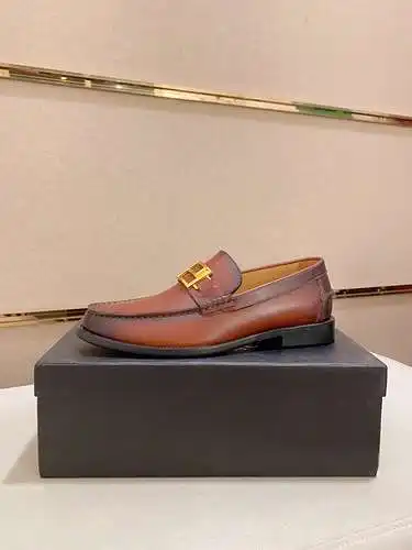 Zapatos de hombre Versace Código: 0524C20 Talla: 38-44 (45 se puede personalizar)