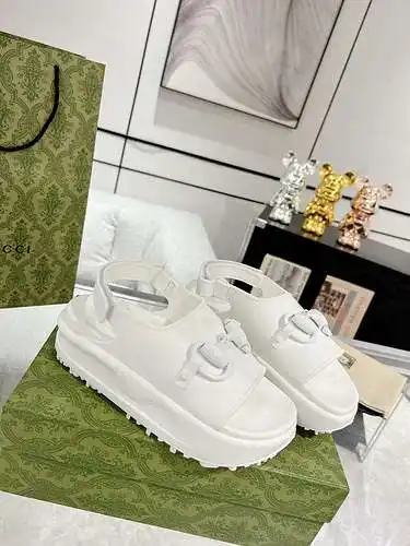 Zapatos GUCCI para hombre y mujer Código: 0528B40 Talla: 35-44