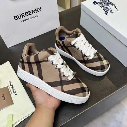 Zapatos Burberry para hombre y mujer Código: 0521C40 Talla: mujer 35-40, hombre 39-44 (mujer 41 42 h