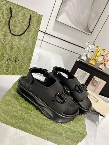 Zapatos GUCCI para hombre y mujer Código: 0528B40 Talla: 35-44