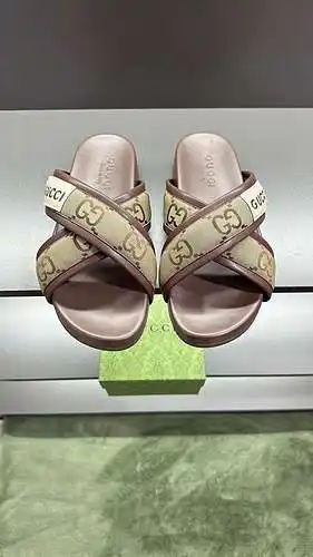 Código de los zapatos de los hombres y de las mujeres de GUCCI: Tamaño 0521B00: Tamaño de las mujere