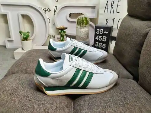 386Dadidas Esta serie también presenta
