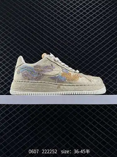 26 ¡La súper hermosa AF "Xi Xi" llega en el Año del Dragón! Nike Air Force '7 bajas"