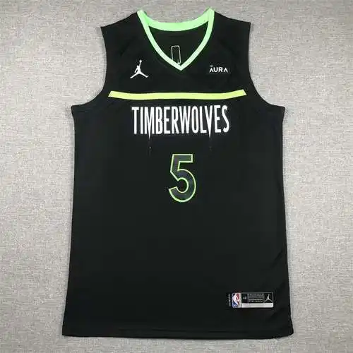 Versión del anuncio de los Timberwolves No. 5 Edwards