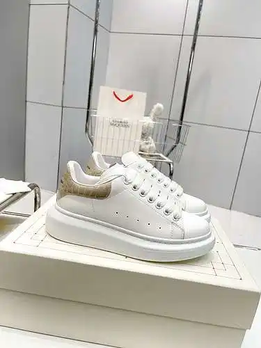 McQueen* Zapatos para hombre y mujer Código: 0318C30 Talla: Mujer 34-41., Hombre 38-46 Observaciones