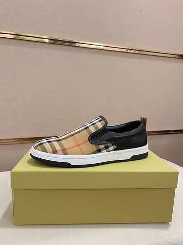 Zapatos de hombre Burberry Código: 0606B30 Talla: 38-44