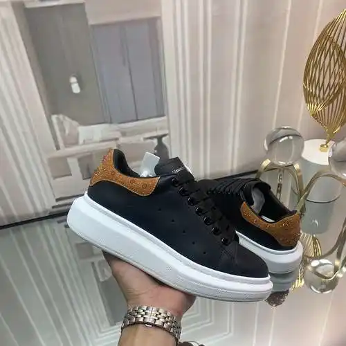 McQueen* Zapatos para hombre y mujer Código: 0318C70 Talla: Mujer 34-41., Hombre 38-46 Observaciones