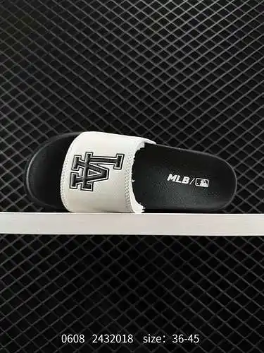 9 zapatillas MLB Letras de los Yankees coreanos NY suela gruesa chanclas de verano aumentadas para t