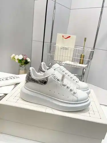 McQueen* Zapatos para hombre y mujer Código: 0318C30 Talla: Mujer 34-41., Hombre 38-46 Observaciones