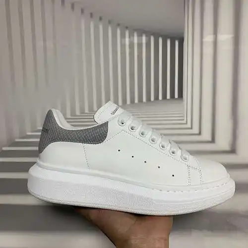 McQueen* Zapatos para hombre y mujer Código: 0318C30 Talla: Mujer 34-41., Hombre 38-46 Observaciones