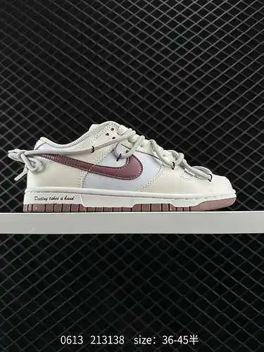 9 Nk Dunk Low "Next Nature" Zapatillas informales bajas con correa SB en blanco lechoso y 