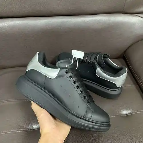 McQueen* Zapatos para hombre y mujer Código: 0526C40 Talla: Mujer 34-41. Hombres 38-46