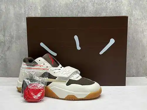 TS blanco marrón recortado 36~47.5 con media talla