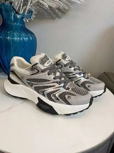 Zapatos Valentino para hombre y mujer Código: 0609D30 Talla: 35-46