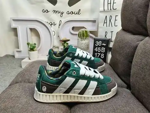 El 178DD Adidas ADI2000 El esquema de color atrevido presenta las Tres Rayas invertidas para una sen
