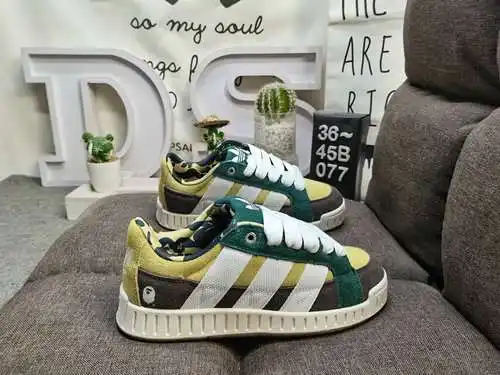 077D Adidas ADI2000 La combinación de colores atrevidos presenta las Tres Rayas invertidas para una 