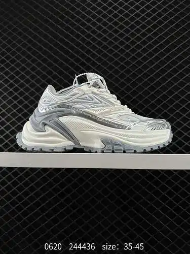 8. Los mismos zapatos para correr para papá de la serie OGR con serpientes de cascabel de la empresa