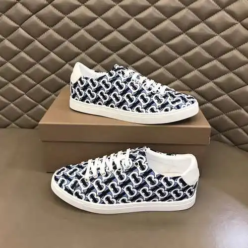 Zapatos de hombre Burberry Código: 0622B40 Talla: 38-44
