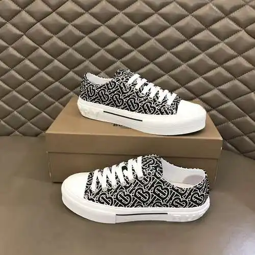Zapatos de hombre Burberry Código: 0622B50 Talla: 38-44