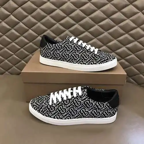 Zapatos de hombre Burberry Código: 0622B40 Talla: 38-44