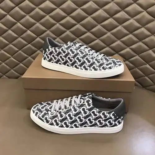 Zapatos de hombre Burberry Código: 0622B40 Talla: 38-44