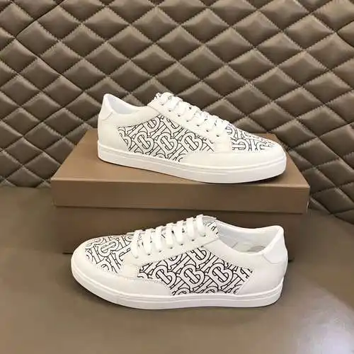 Zapatos de hombre Burberry Código: 0622B40 Talla: 38-44