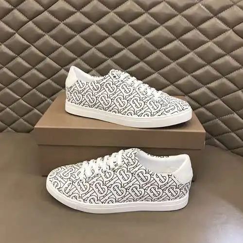 Zapatos de hombre Burberry Código: 0622B40 Talla: 38-44