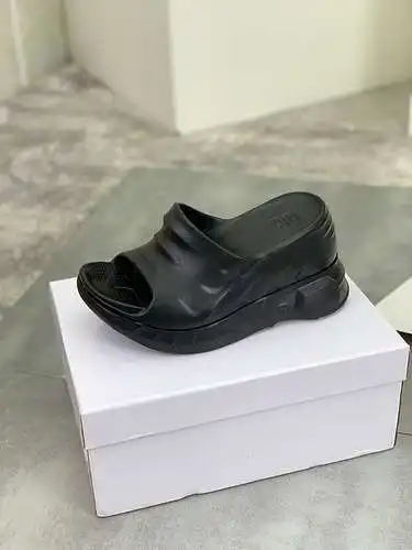 Zapatos de mujer Givenchy Código: 0602B10 Talla: 35-40
