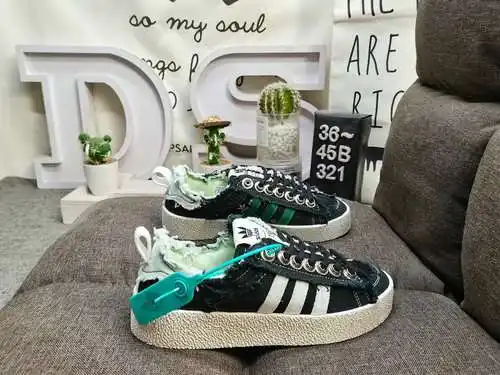 En la segunda serie de colaboración entre 321DAdidas Originals y la marca de moda Song for the Mute,