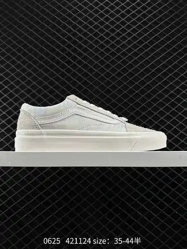 2. Bóveda de Vans INVICTO