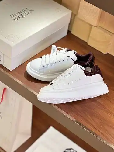 McQueen* Zapatos para hombre y mujer Código: 0318C70 Talla: Mujer 34-41., Hombre 38-46 Observaciones