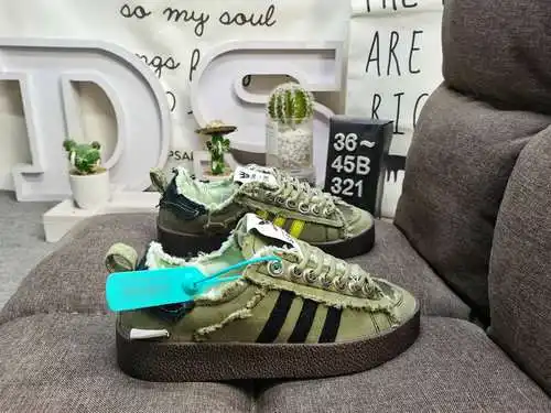 En la segunda serie de colaboración entre 321DAdidas Originals y la marca de moda Song for the Mute,