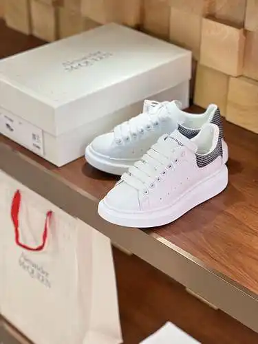 McQueen* Zapatos para hombre y mujer Código: 0318C30 Talla: Mujer 34-41., Hombre 38-46 Observaciones