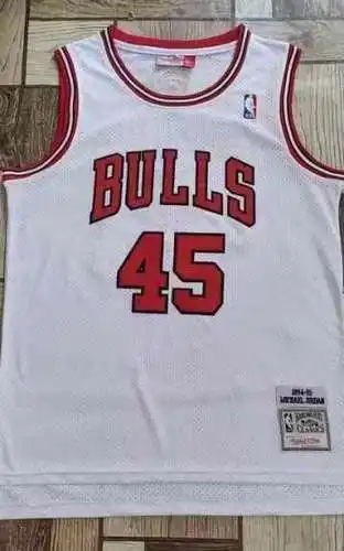 Bulls No. 45 Jordan Retro Blanco