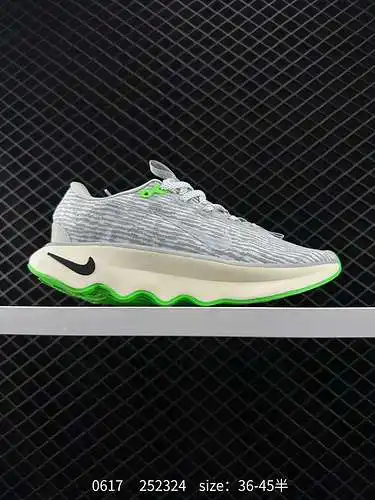 2 La suela de las zapatillas para correr Nike WMNS Motiva Cushlon3 Wave adopta un diseño geométrico 