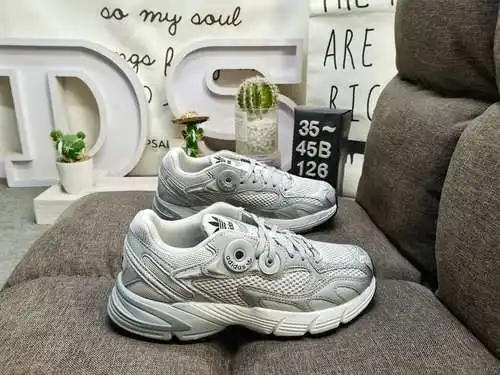 126Artículo retro Astir original de Dadidas. Las zapatillas astir están inspiradas en el estilo de c