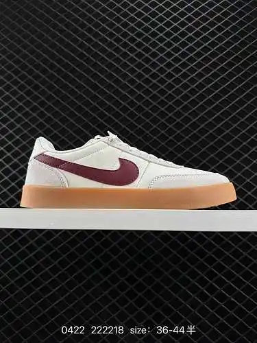 9 Las zapatillas retro J.Crew x NK Killshot II Leather Joint están hechas de cuero blanquecino, ador
