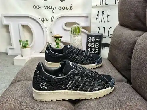 122DAdidas PNS SUPERSTAR utiliza gamuza inversa combinada con material superior de tela de malla tra