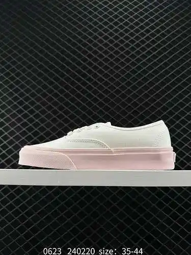 El sitio web oficial de Vans se actualiza simultáneamente. Vans Authentic son unos zapatos de lona b