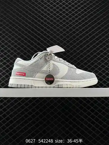 24 Supreme de nivel corporativo x Nike Dunk Low Sky Blue Canvas Este modelo aboga por romper las res